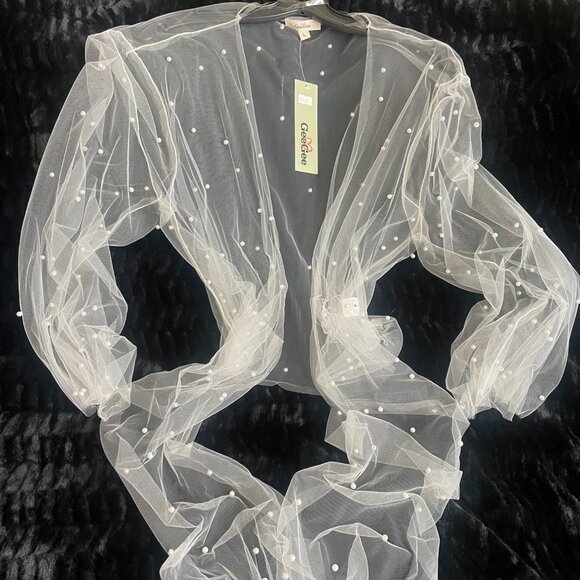 Off White Tulle & Pearl Sleeved Wrap - Picture 4 of 5